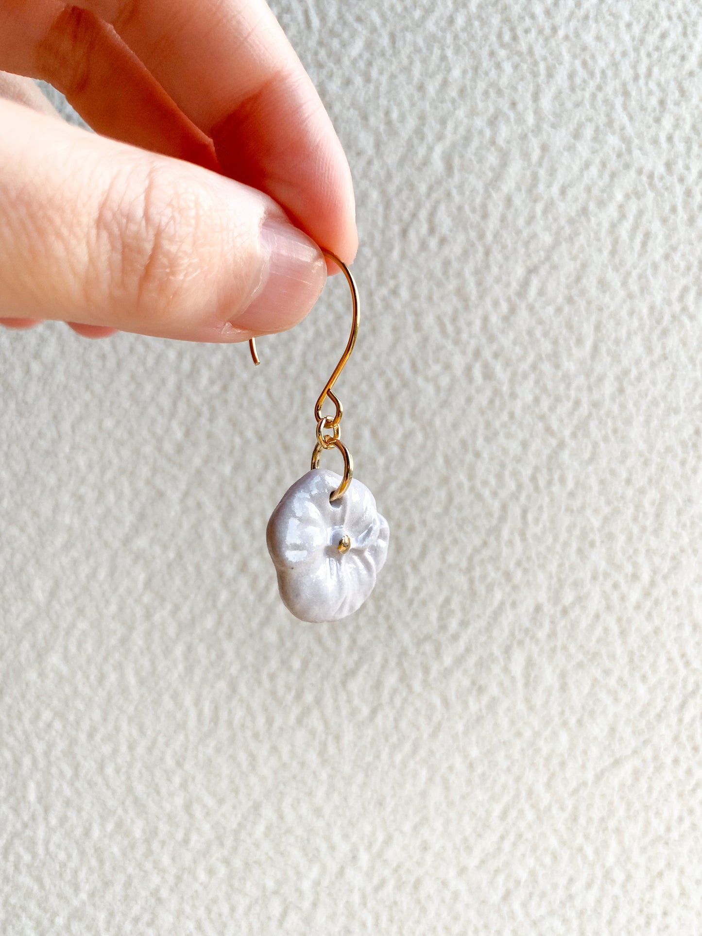 LA FLOR EARRINGS HALF HOOP LILA