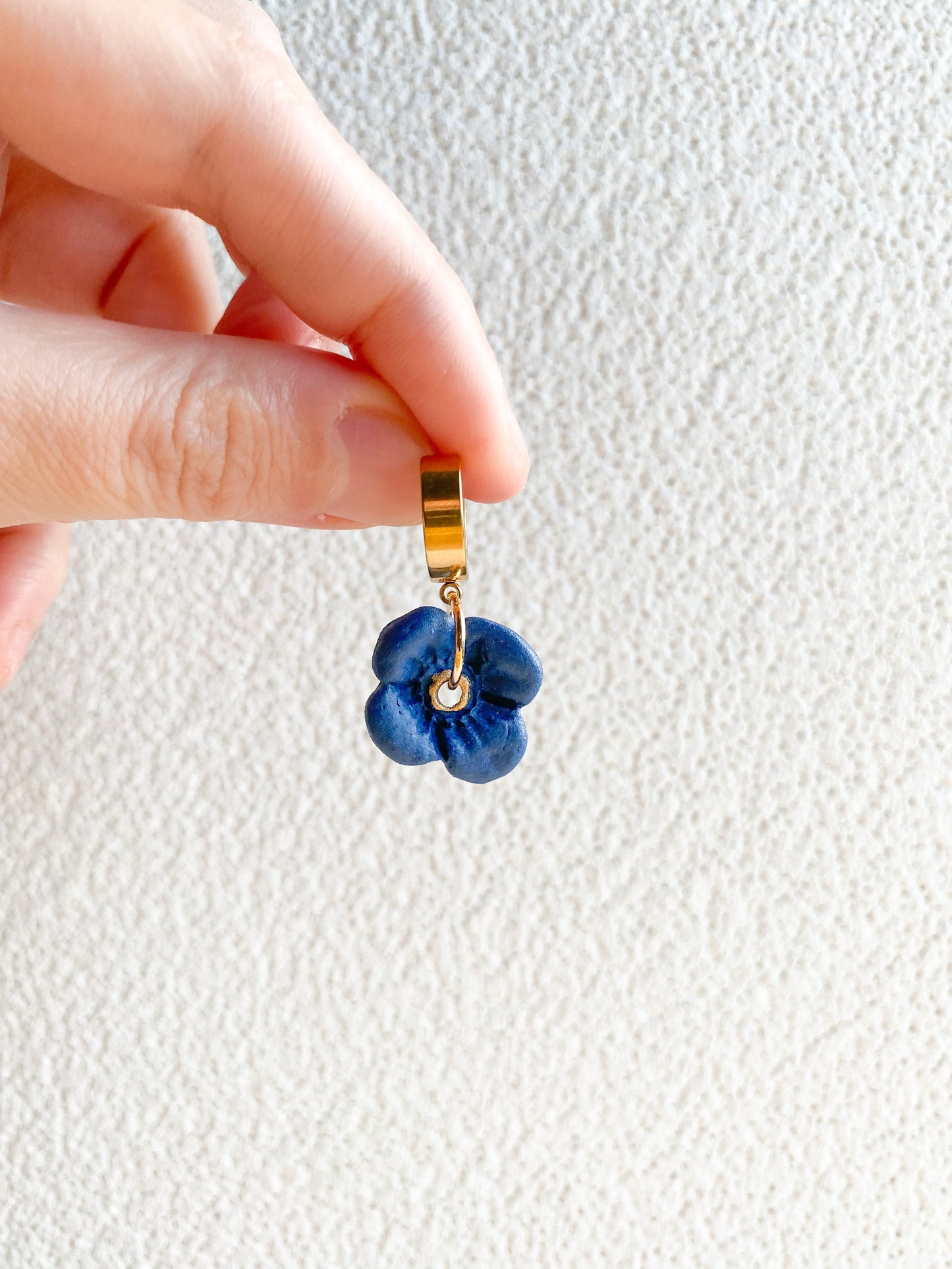 LA FLOR EARRINGS HUGGIE BLUE