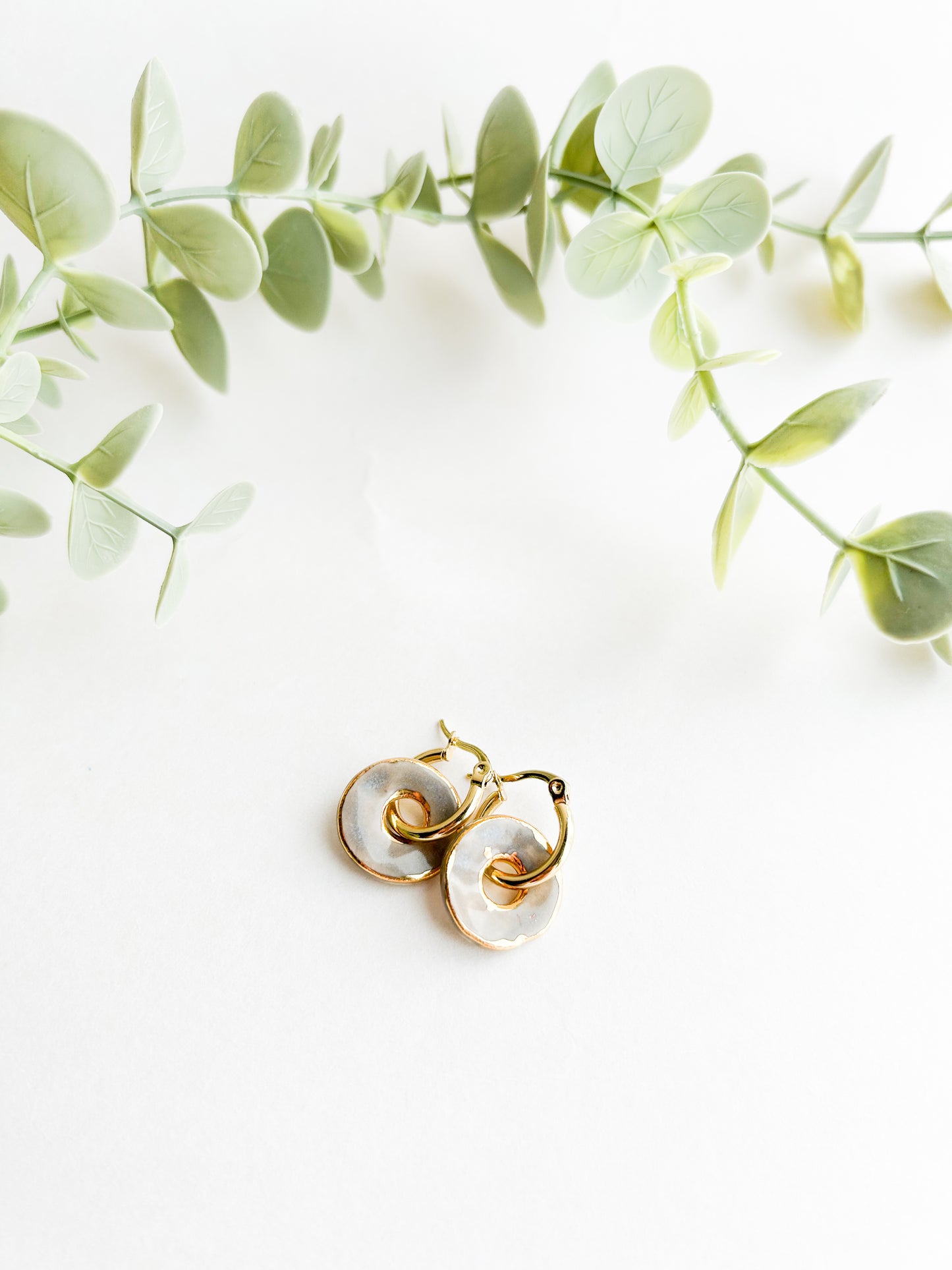 DONNA EARRINGS TAUPE