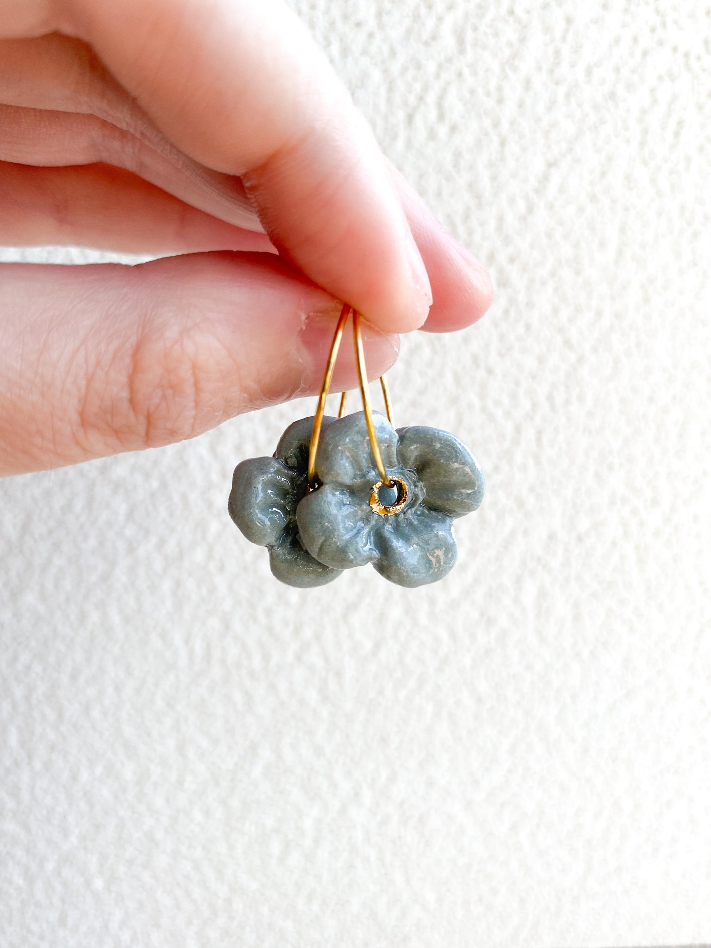 LA FLOR EARRINGS GREY