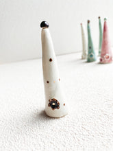 Load image into Gallery viewer, LA FLOR RING CONE B
