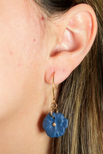 Load image into Gallery viewer, LA FLOR EARRINGS HALF HOOP BLUE
