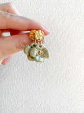 Load image into Gallery viewer, LA FLOR EARRINGS PETITE GREEN
