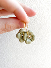 Load image into Gallery viewer, LA FLOR EARRINGS GREEN
